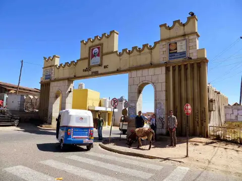 Old walled town region of Ethiopia — Painted alleys of Harar, the fourth holiest Islamic city.